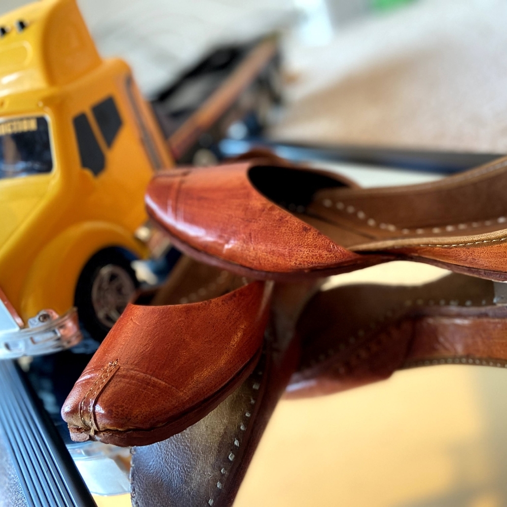 Women Shoe - Picture 2 of 3